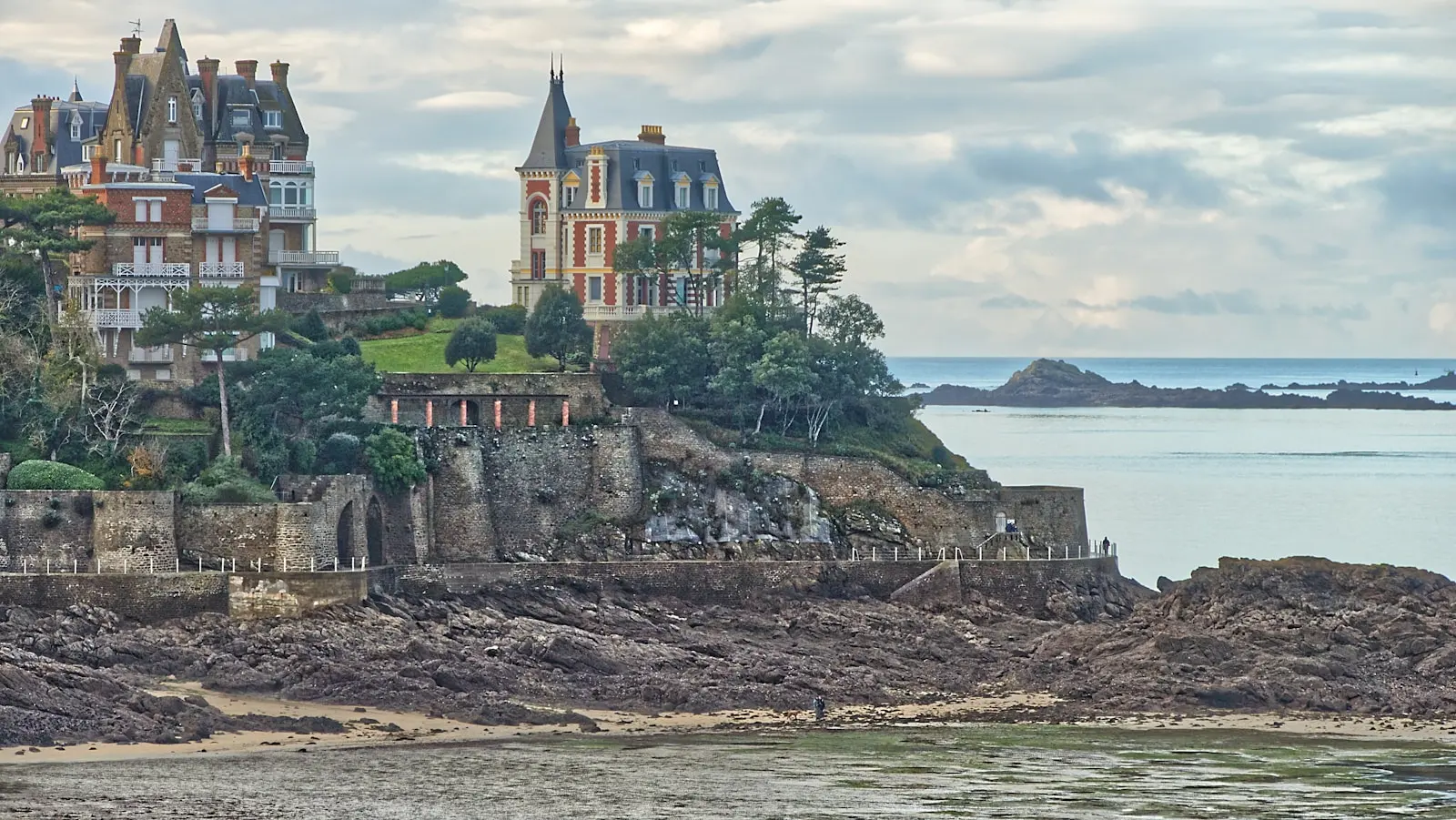 La villa des Roches Brunes, sur la Pointe de la Malouine à Dinard